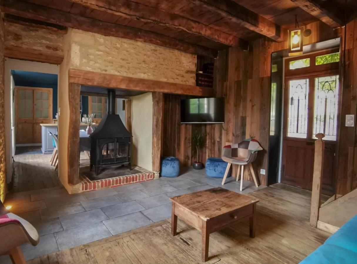 Maison typique périgourdine avec piscine Paulin Extérieur photo